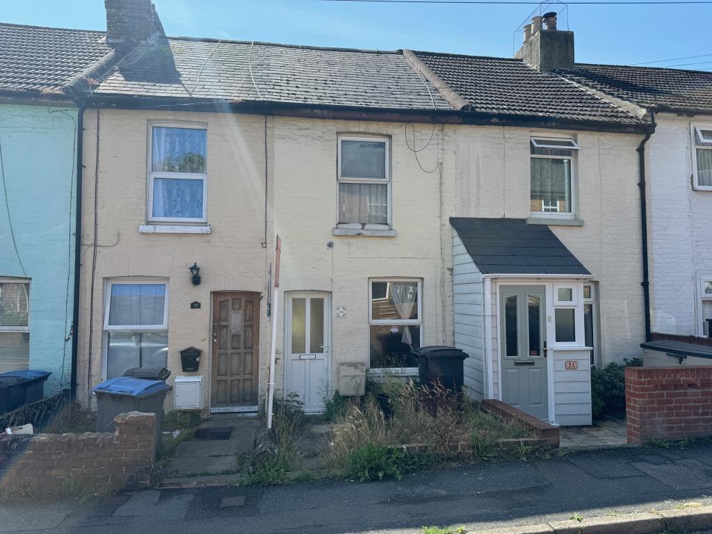 Lot: 48 - TWO-BEDROOM TERRACE HOUSE FOR IMPROVEMENT - Front of property